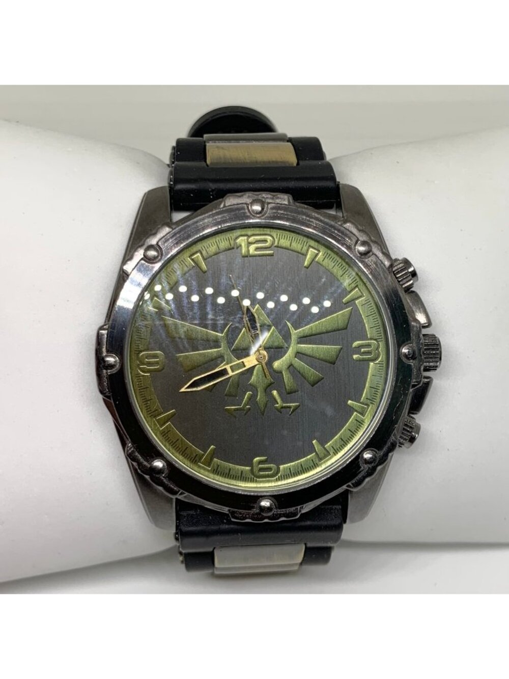 Accutime 2015 The Legend of Zelda Hyrule Crest Men's Watch 46mm black running